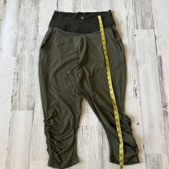 lululemon leggings size 8 Cropped Sunset Salutation Green Animal Print Waist - Picture 12 of 12